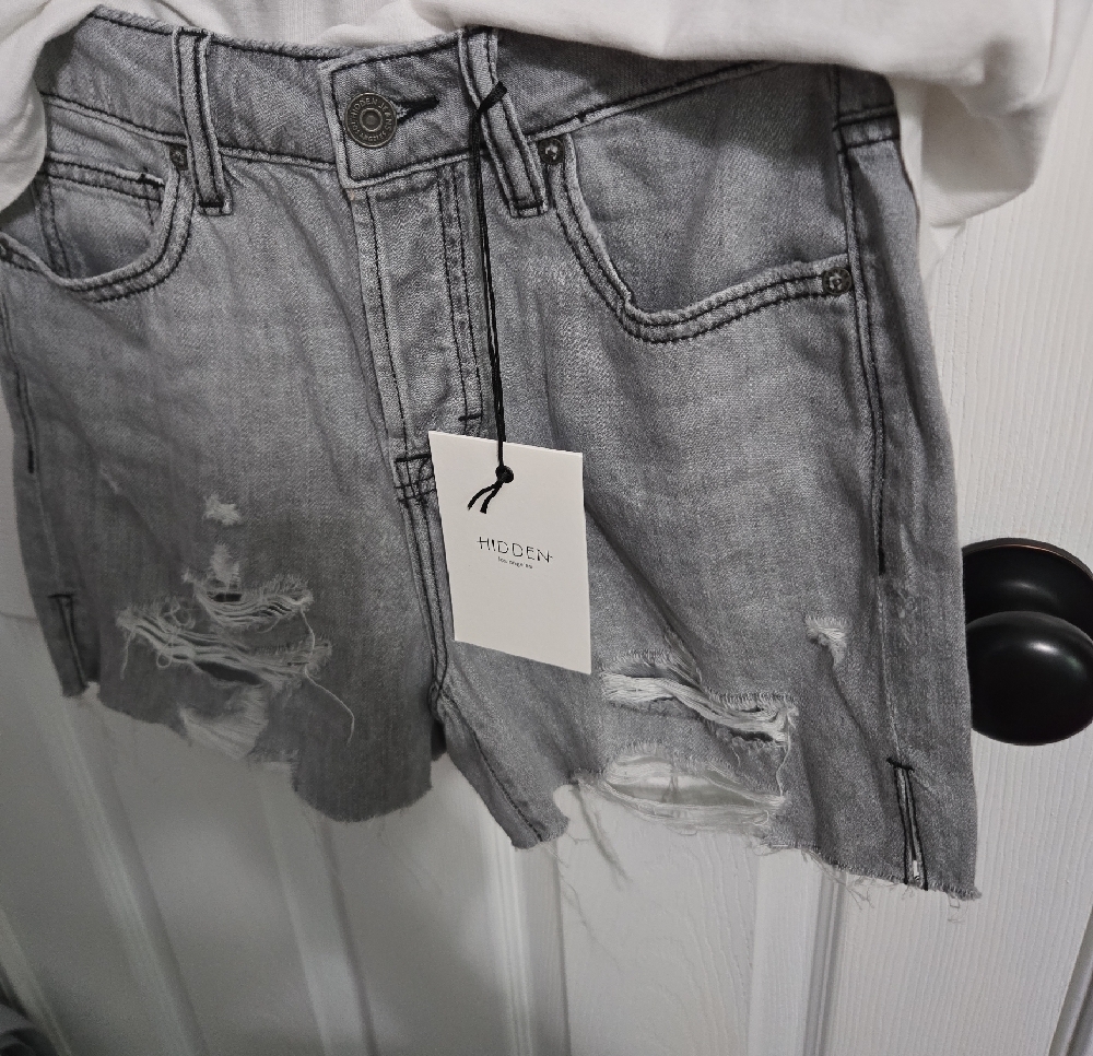 DAYDREAMER White Johnny Cash Tee & HIDDEN SHORTS - Picture 5 of 5